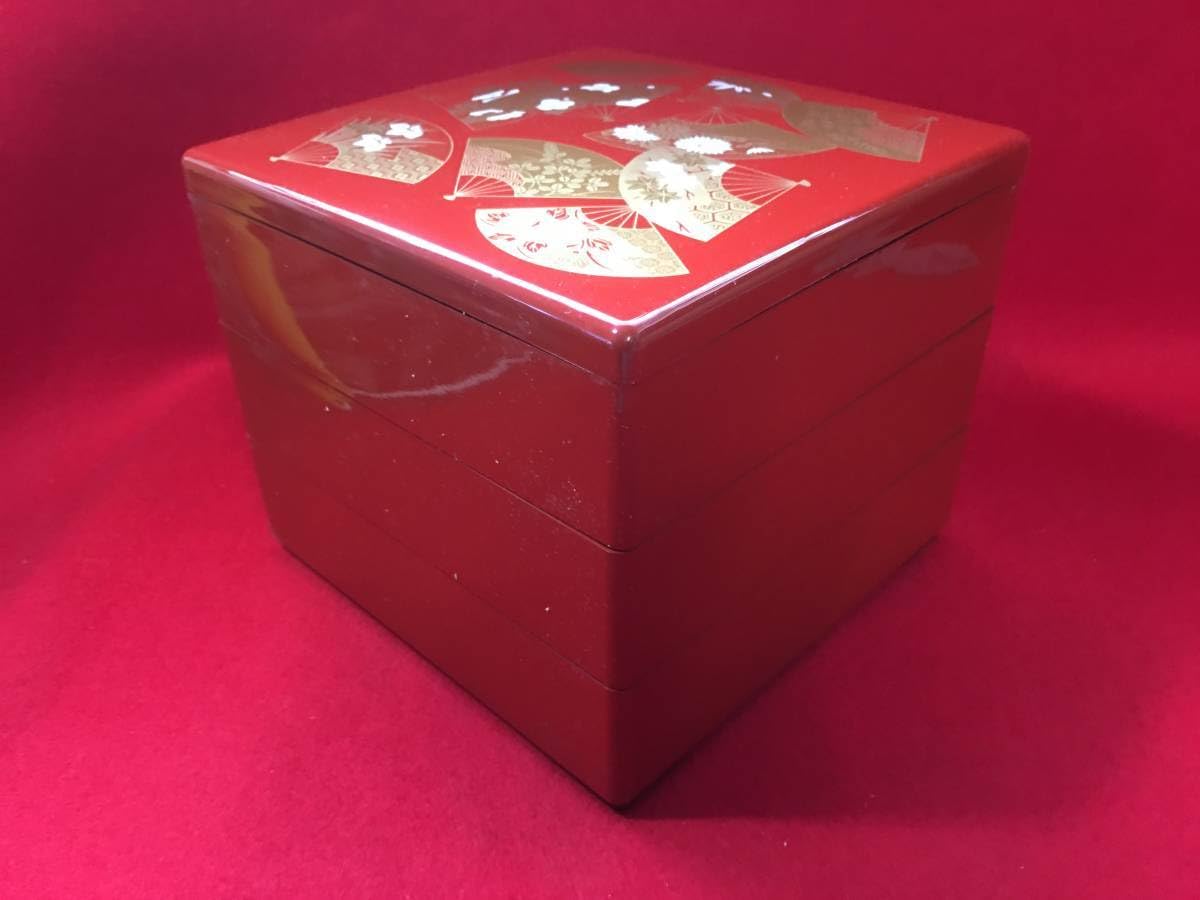 赤色花柄木製重箱